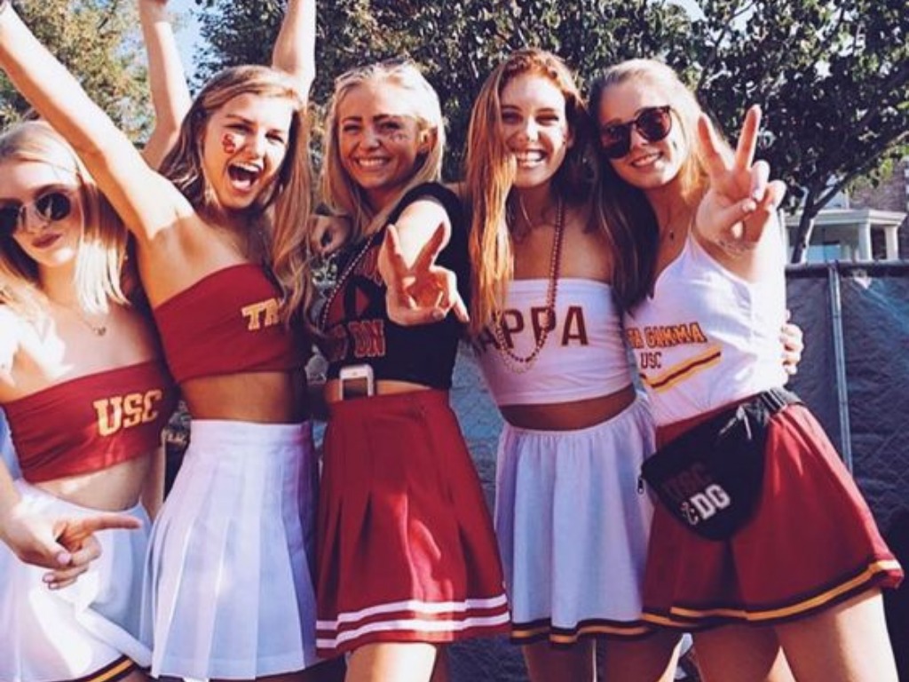 15 Trendy College Game Day Outfits to Copy This Season