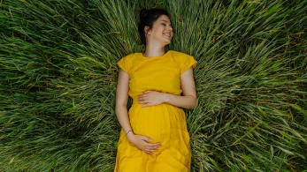 Indoor Maternity Photography: Ideas for Creating Intimate and Cozy Shots