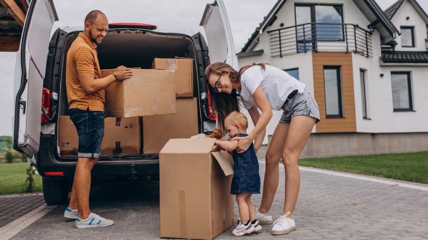 Pack Up and Roam: Long-Distance Moving Hacks for House Sitters