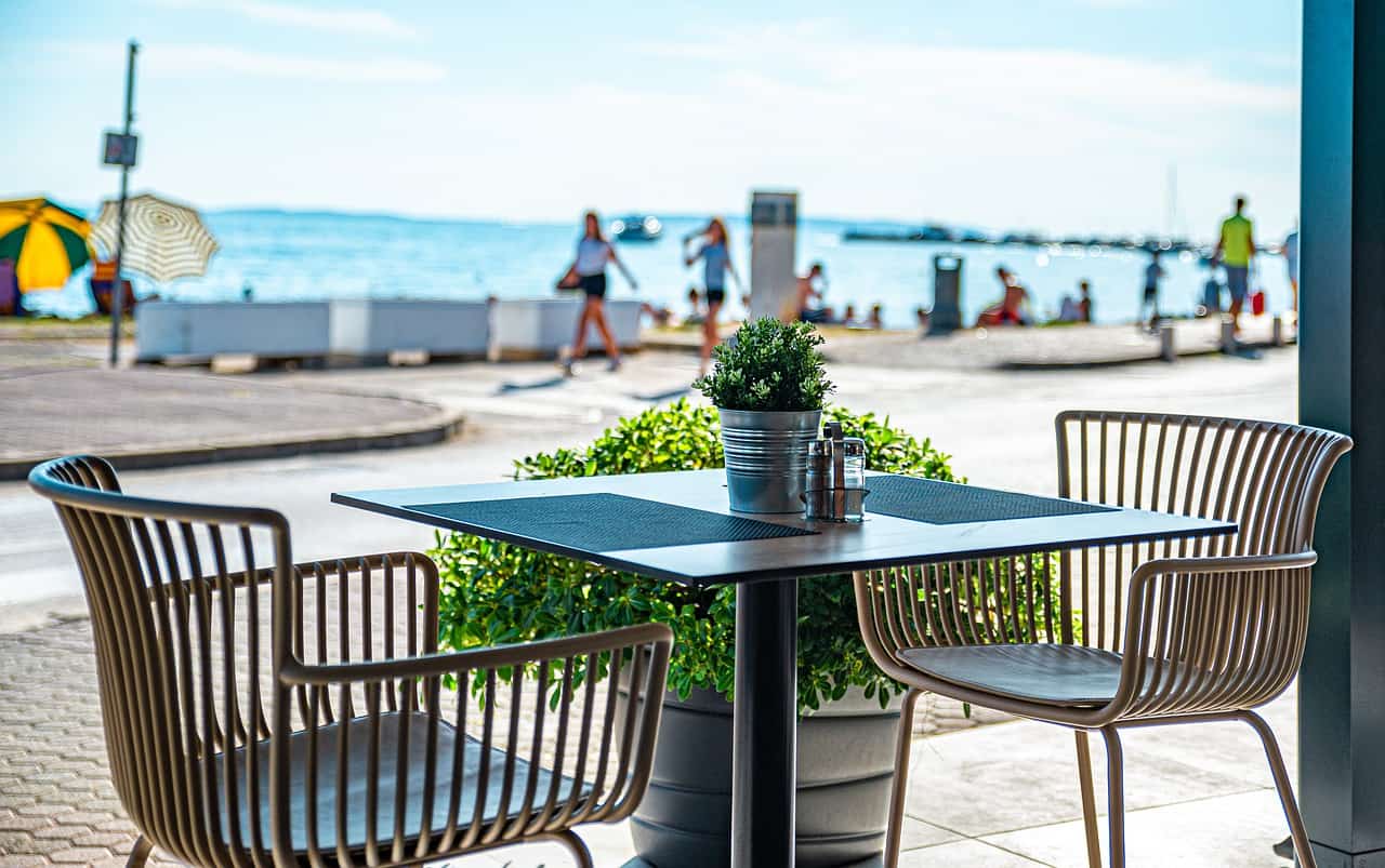 Outdoor Dining Excellence: Best Practices for Restaurant Furniture