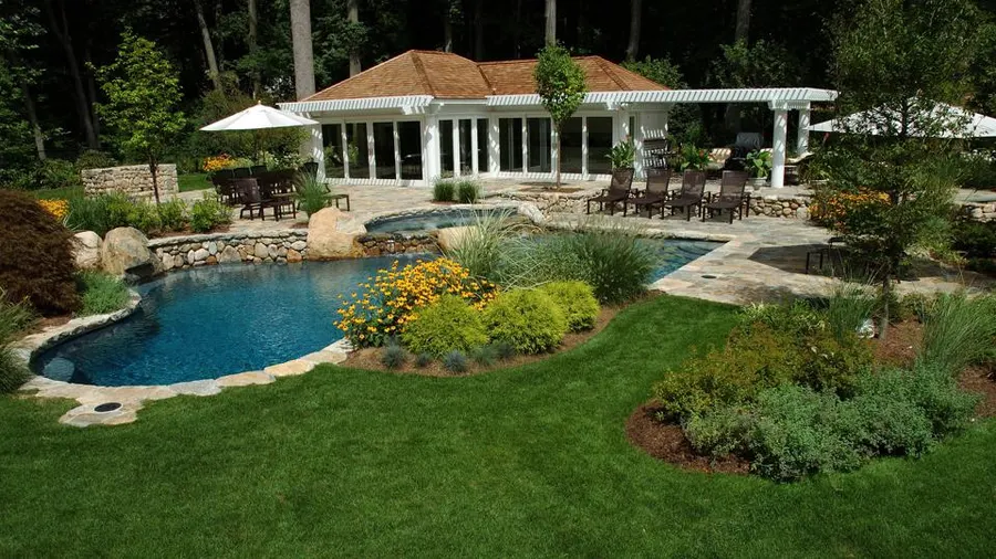 7 Garden Design Tips For a New Pool