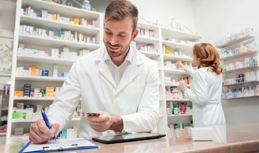 The Ultimate Checklist for Finding the Ideal Pharmacy Technician School ...