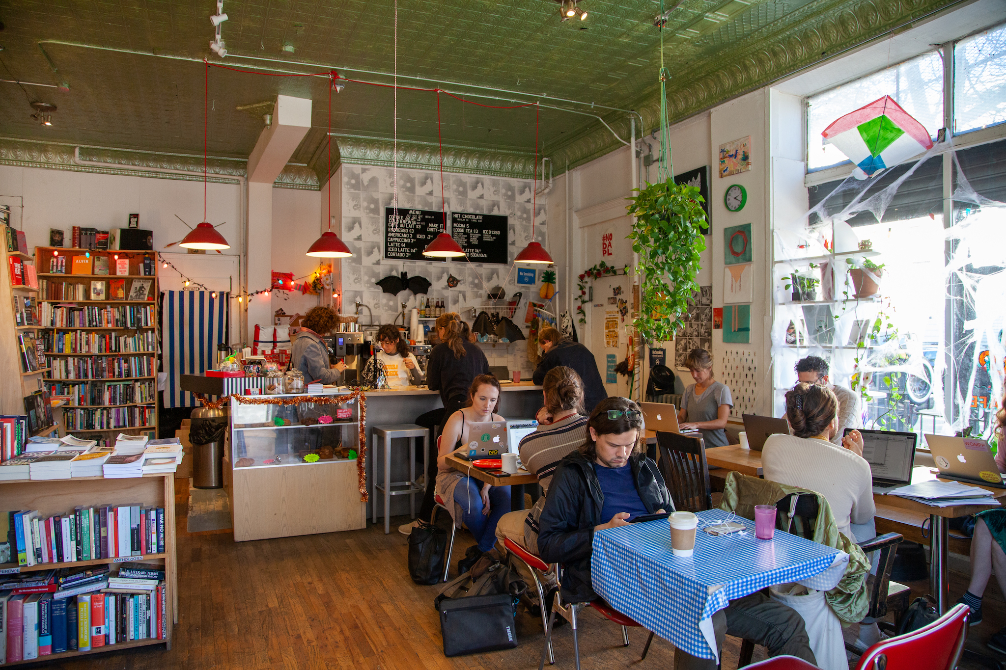 Discovering Manhattan's Coziest Cafes: A Guide to Coffee Culture in the City